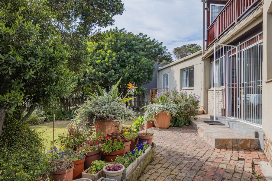 3 Bedroom Property for Sale in Upper Main Street Western Cape